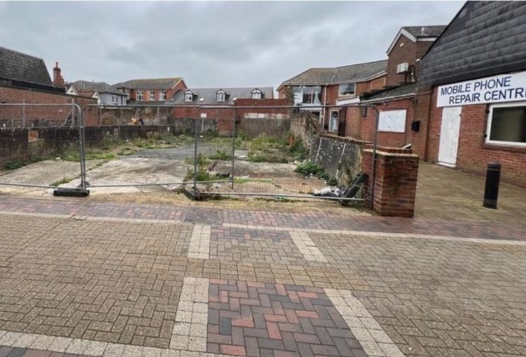 TOWN CENTRE BROWNFIELD SITE COULD BE REDEVELOPED WITH 2 NEW HOMES