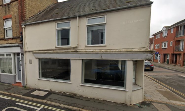GIFT SHOP TO FLATS PLAN IN EAST COWES REFUSED OVER IMPACT ON TOWN