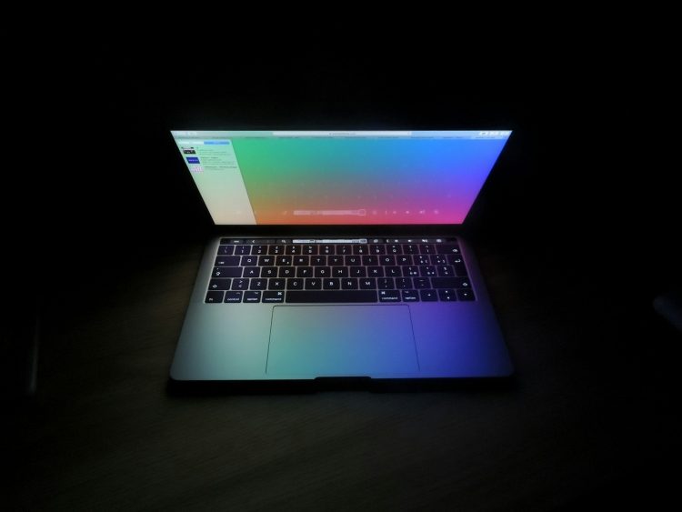 THE PHILOSOPHY OF DIGITAL MINIMALISM: LEARNING TO CHERISH AN EMPTY SCREEN