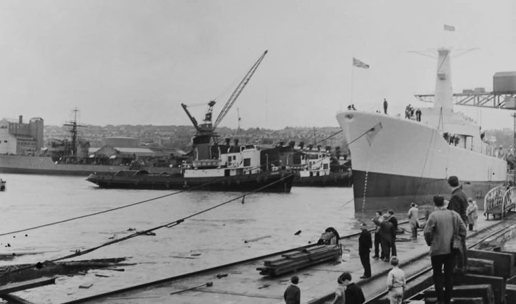 MADE ON THE WIGHT: HMS ARETHUSA – THE FINAL WARSHIP TO BE LAUNCHED INTO THE MEDINA
