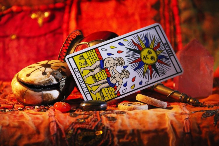 CAN TAROT PREDICT THE FUTURE: YES OR NO?