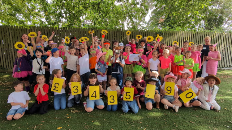 CARISBROOKE PRIMARY NAMED TOP FUNDRAISER IN WALK THE WIGHT SCHOOLS WALK