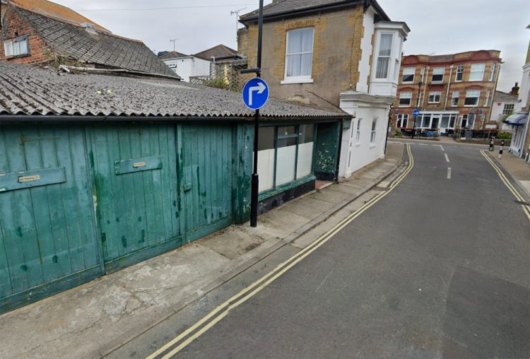 NETTLESTONE AND SEAVIEW PARISH COUNCIL OBJECTS AGAIN TO GARAGE REDEVELOPMENT