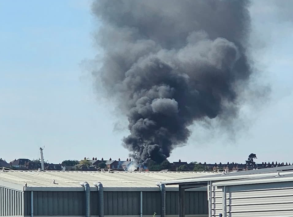 FIREFIGHTERS TACKLE MAJOR OUTBUILDING FIRE IN COWES