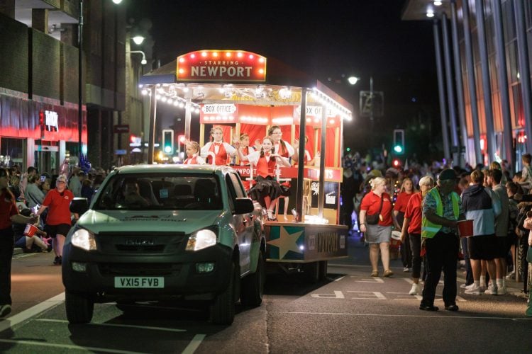 NEWPORT’S ILLUMINATED CARNIVAL LIGHTS UP THE NIGHT WITH COLOURFUL CELEBRATION