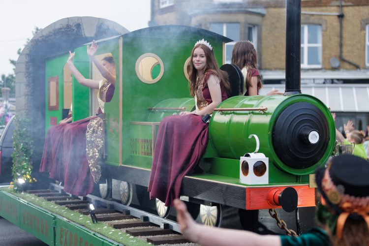 SHANKLIN CARNIVAL BRINGS COLOUR AND COMMUNITY TO THE STREETS