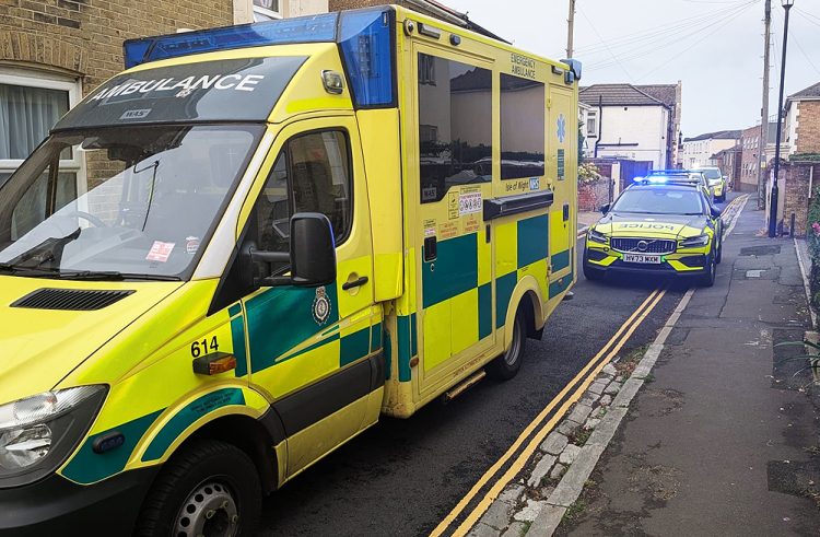 UPDATED: WOMAN HELD OVER STABBING OF 34-YEAR-OLD MAN NEAR POLICE STATION IN RYDE