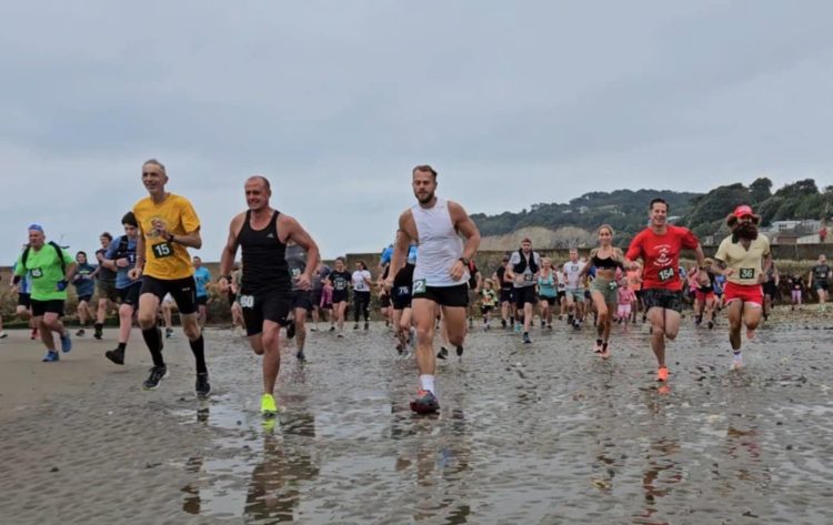 10TH ANNIVERSARY DASH AND SPLASH EVENT RAISES £1,400 FOR ASPIRE