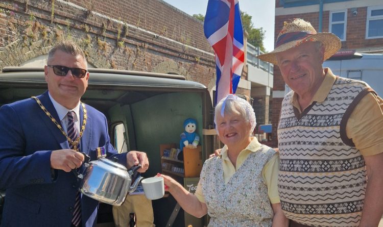 COUNCIL CHAIRMAN ATTENDS VJ DAY COMMEMORATION AT RYDE BUS MUSEUM