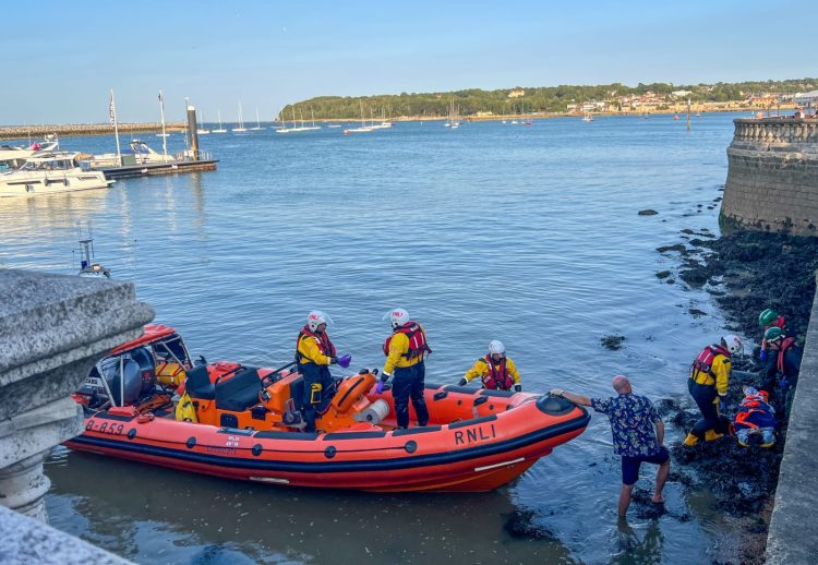 MULTI-AGENCY OPERATION RESCUES BOY WHO FELL ONTO ROCKS IN COWES