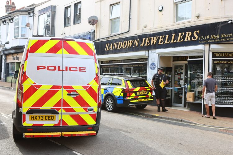 UPDATED: JEWELLERS CORDONED OFF AS SHOP WORKER HOSPITALISED AFTER ROBBERY