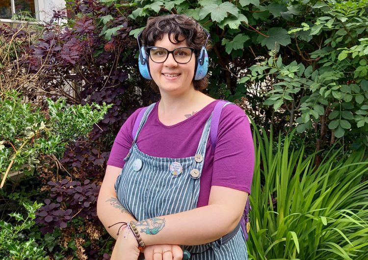 ISLE OF WIGHT AUTHOR KATHRYN ROSSATI SIGNS POETRY COLLECTION WITH LOCAL PUBLISHER