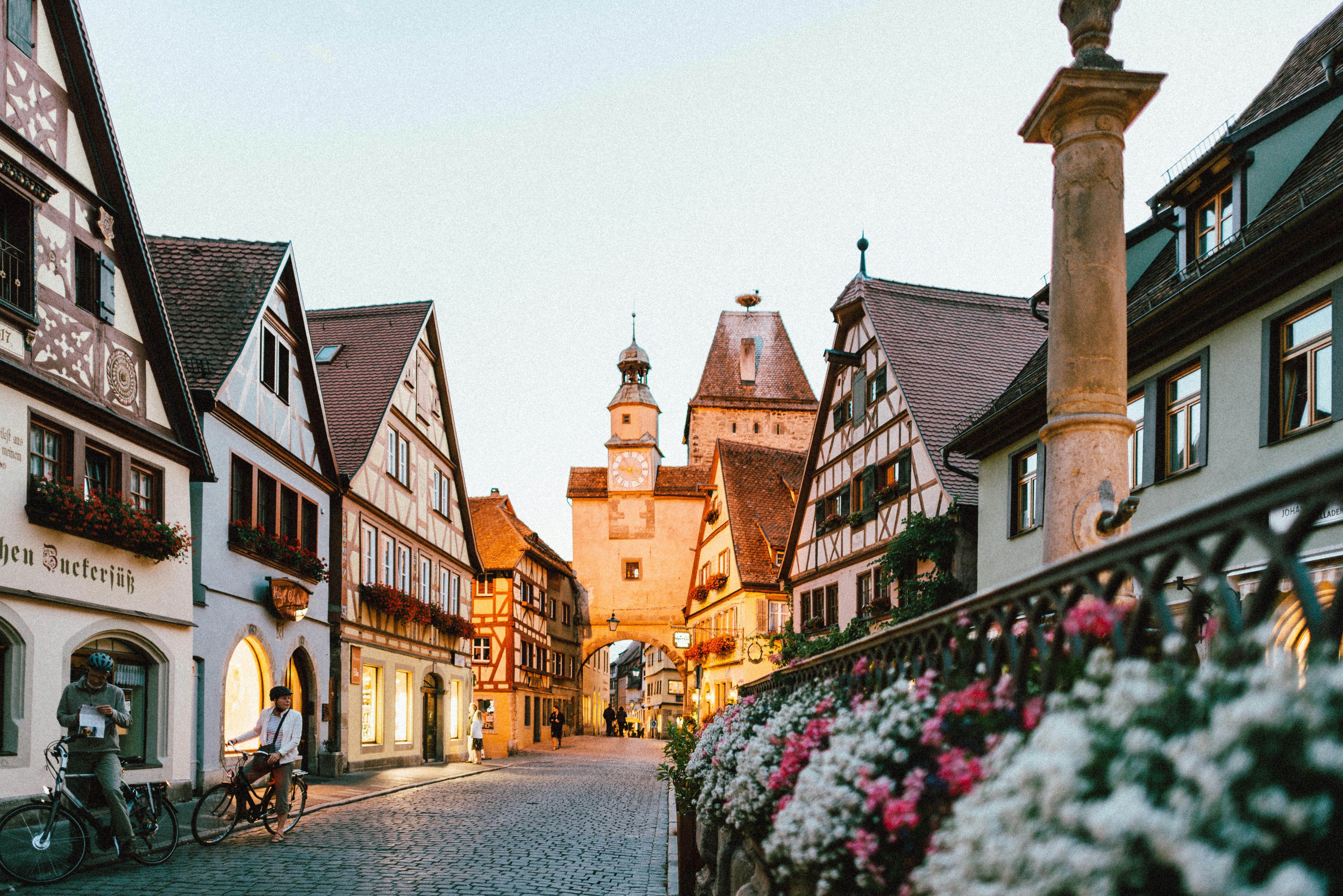 PRACTICAL BENEFITS OF BASING YOURSELF IN A WELL-CONNECTED EUROPEAN REGION