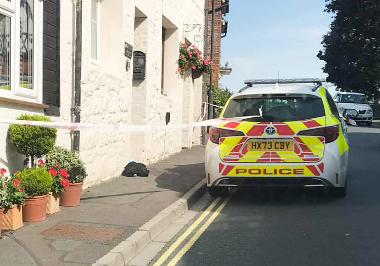 UPDATED: CORDON ERECTED IN BRADING AS SERIOUS INCIDENT LEAVES BLOOD SPLATTERED ON PAVEMENT