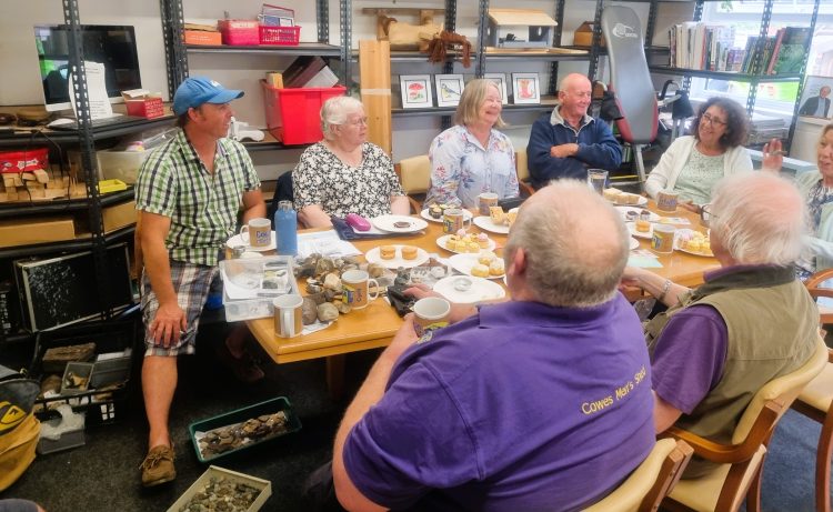 FOSSIL HUNTER SHARES ISLE OF WIGHT TREASURES WITH COWES MEN’S SHED