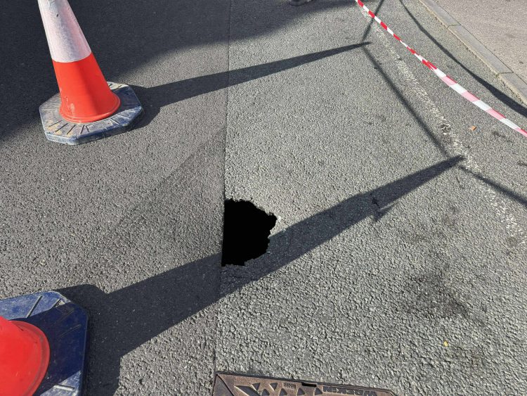 SUDDEN SINK HOLE FORCES CLOSURE OF BUSY ROAD IN EAST COWES
