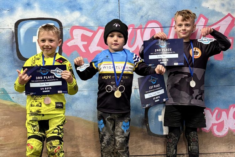 YOUNG RIDER FINLEY GRUNDY STORMS TO VICTORY IN GLOUCESTERSHIRE DOWNHILL SERIES
