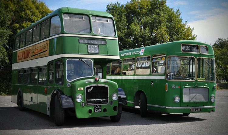 ON THE BUSES AGAIN! ISLAND CREWS REUNITE TO SHARE STORIES IN RYDE