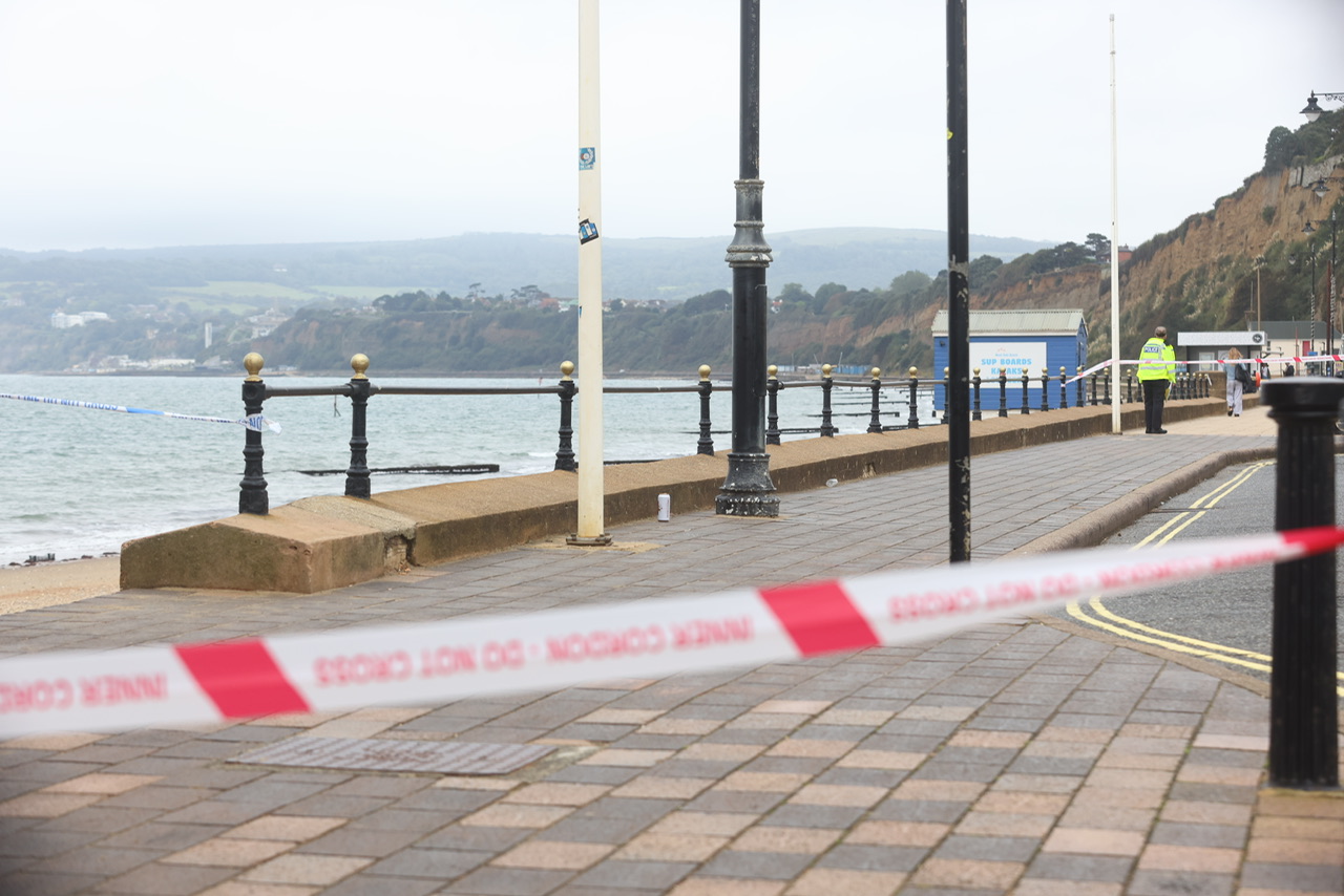 POLICE CORDON OFF ESPLANADE CRIME SCENE AS MAN INJURED IN SANDOWN