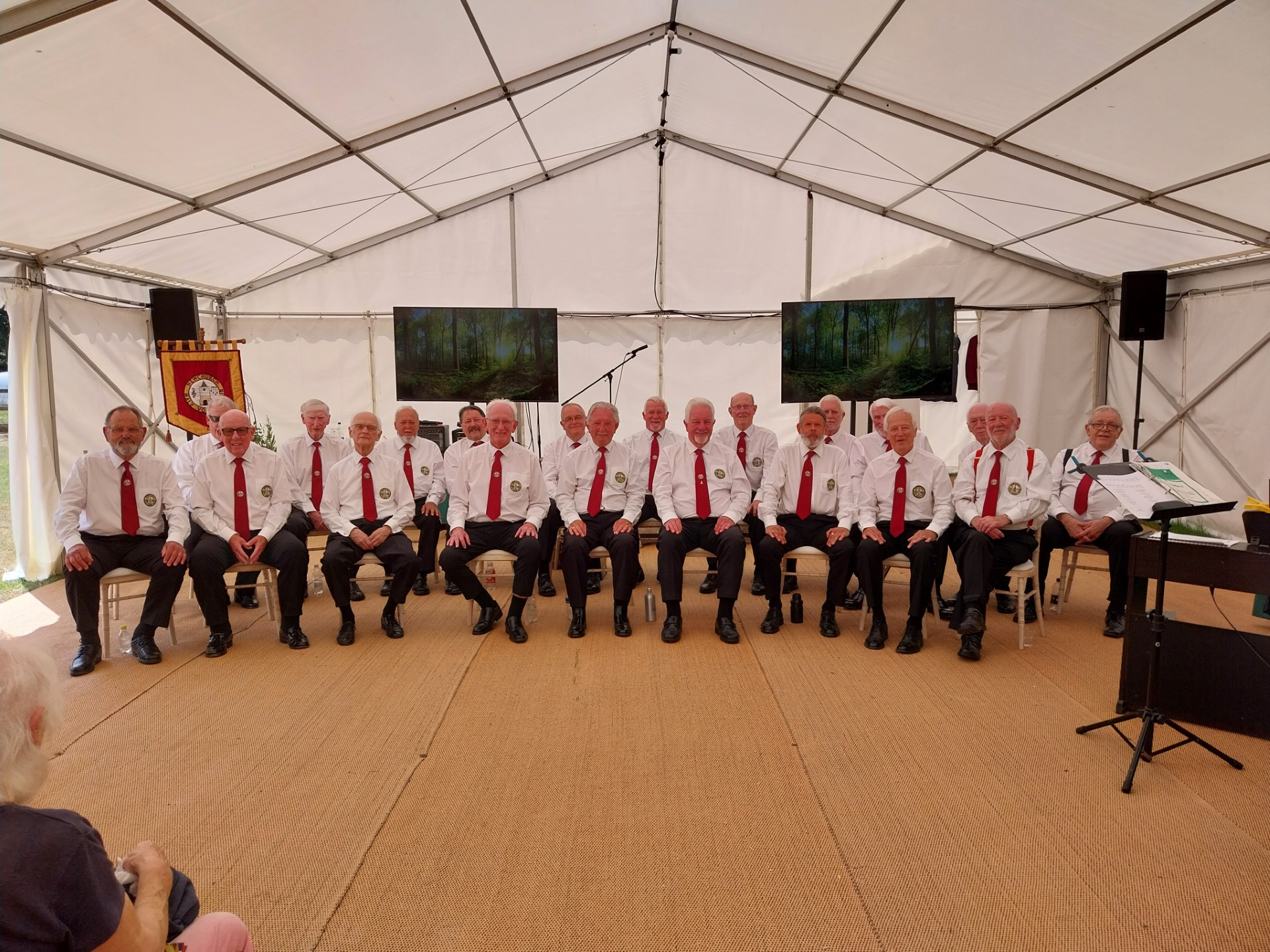 FOODBANK BOOSTED BY DONATIONS FROM NEWCHURCH MALE VOICE CHOIR CONCERT