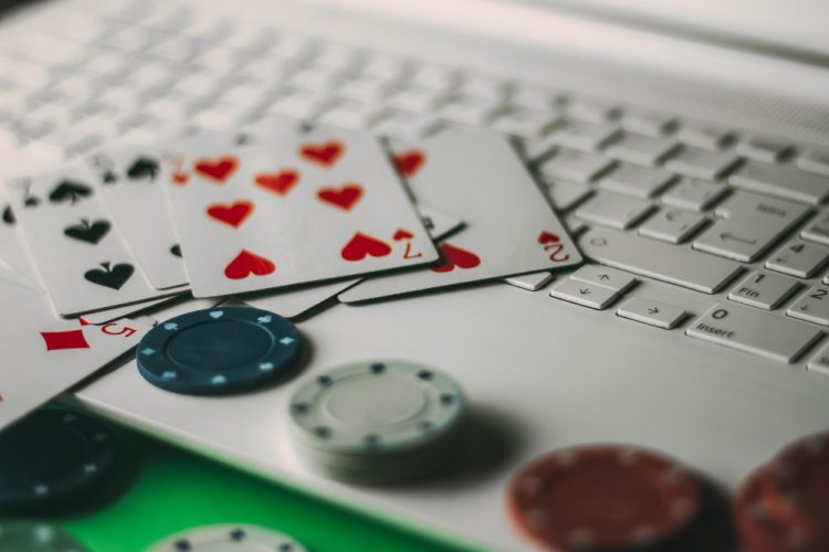 IS VIDEO POKER BETTER THAN SLOTS? A FULL COMPARISON OF ODDS, SKILL & FUN