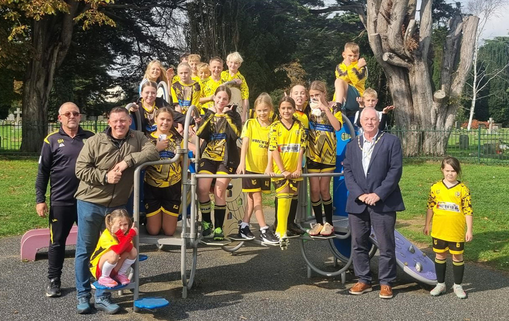 LAKE PLAYPARK SET FOR UPGRADE AS PARISH COUNCIL ENGAGES LOCAL COMMUNITY