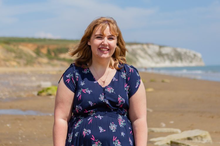 ISLE OF WIGHT SINGER-SONGWRITER AMY JOLLIFFE RETURNS WITH NEW SINGLE ‘TAKE ME HOME’