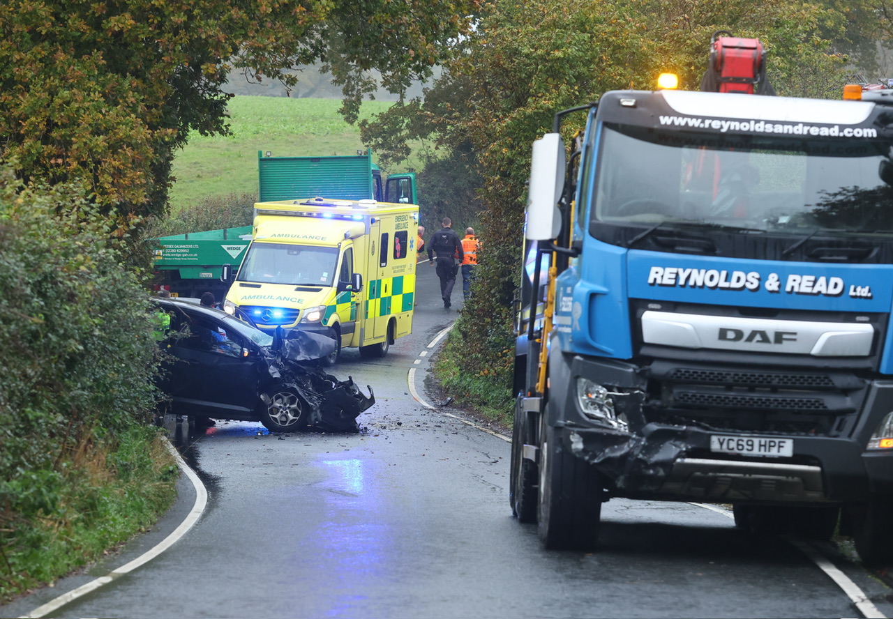 MAN INJURED IN LORRY SMASH ON RURAL ROAD NEAR BRADING