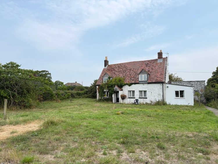 FREEHOLDS, FLATS AND FARMS AMONG 20 ISLE OF WIGHT LOTS IN OCTOBER ...