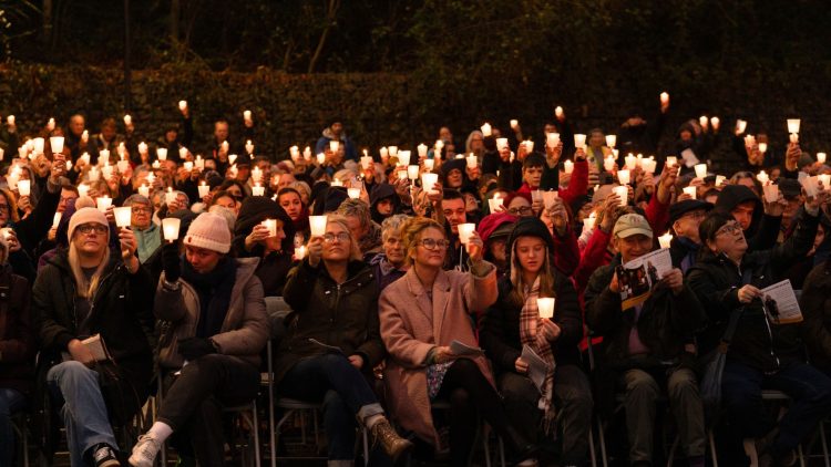 ISLANDERS INVITED TO HONOUR LOVED ONES WITH LIGHT ON MOUNTBATTEN TREE