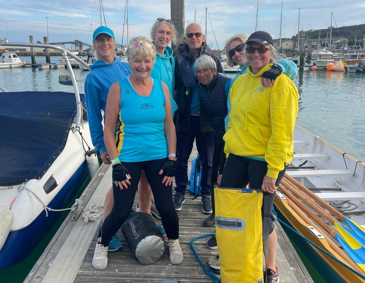 YARMOUTH GIG ROWING CLUB CELEBRATE SECOND PLACE FINISH AT SUSSEX RIVER RACE
