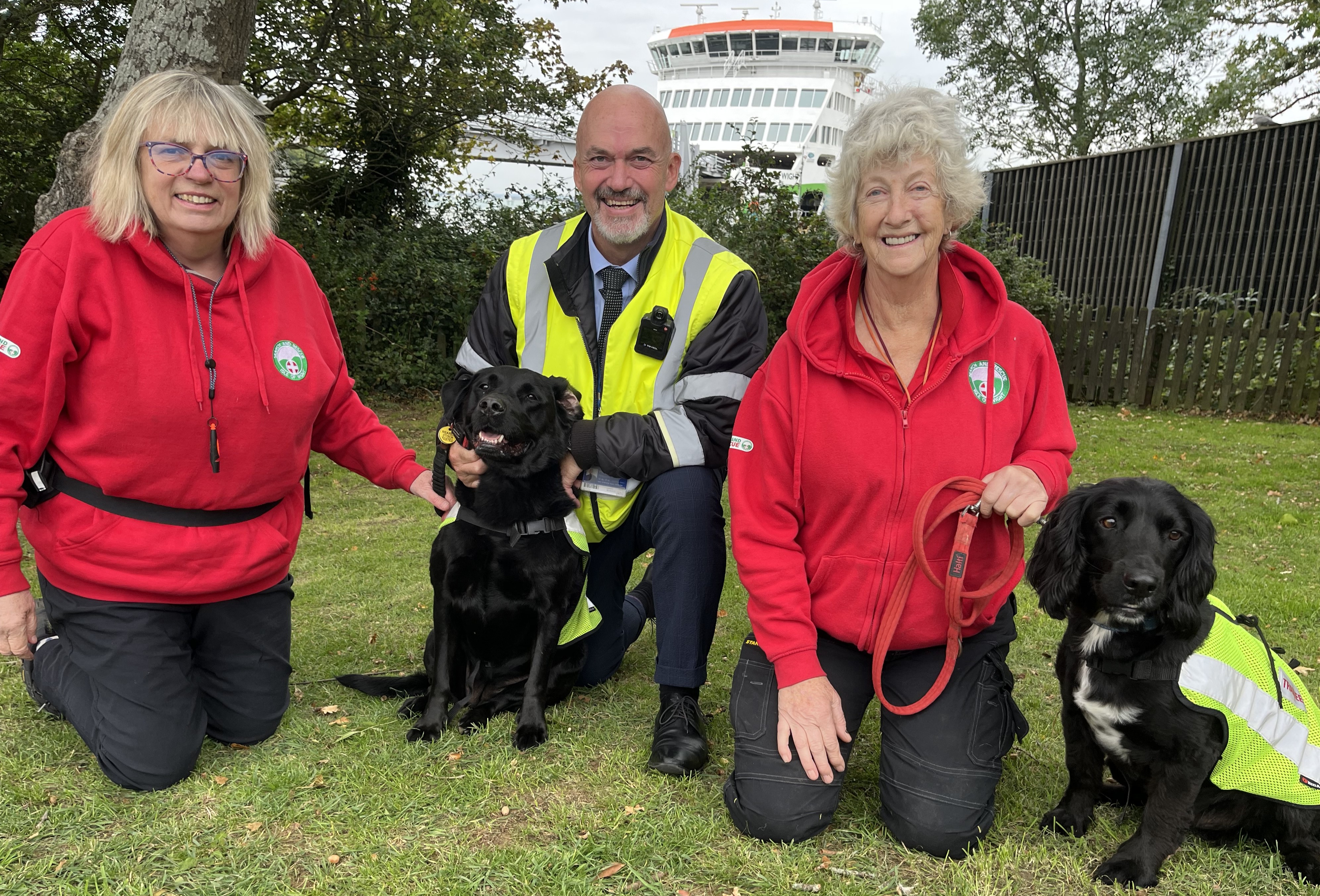 WIGHTSAR’S NEW CANINE RECRUITS READY TO HELP FIND MISSING PEOPLE ON THE ISLE OF WIGHT