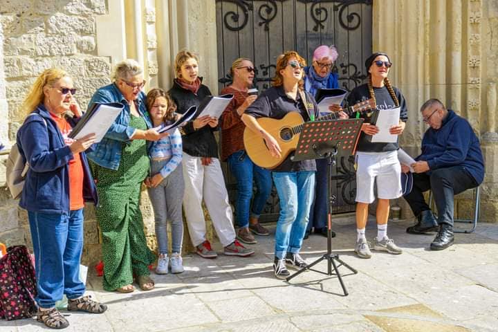 ASPIRE SINGERS WELCOME NEW MEMBERS AHEAD OF FESTIVE PERFORMANCES