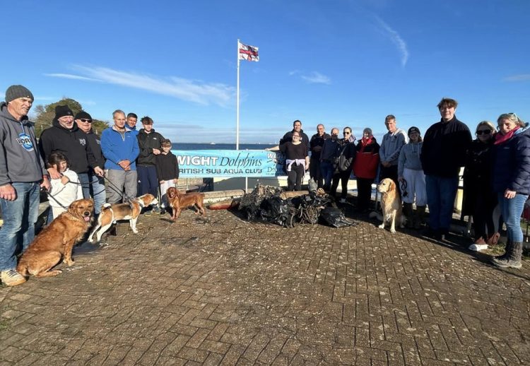 BIG WIGHT BEACH CLEAN A SUCCESS AS VOLUNTEERS CLEAR RUBBISH FROM BEMBRIDGE SHORES