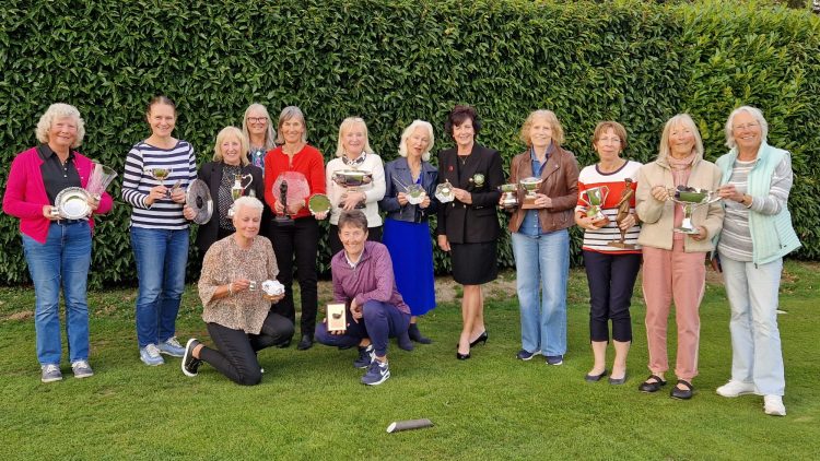 LADIES CELEBRATE SUCCESS AT SHANKLIN & SANDOWN GOLF CLUB AGM
