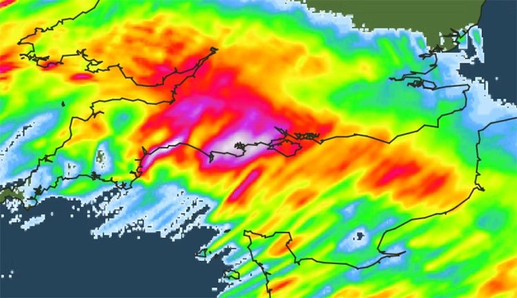 VIDEO: WEATHER WARNING ISSUED AS 40MM RAINFALL AND 80MPH WINDS EXPECTED TONIGHT
