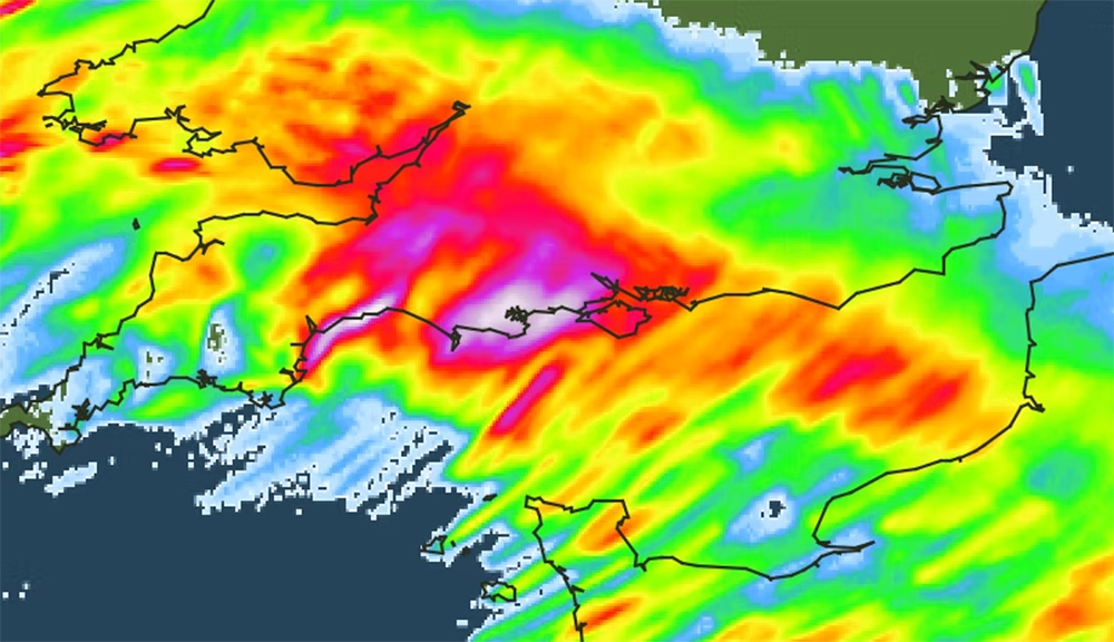 WEATHER WARNING ISSUED AS 40MM RAINFALL AND 80MPH WINDS EXPECTED TONIGHT