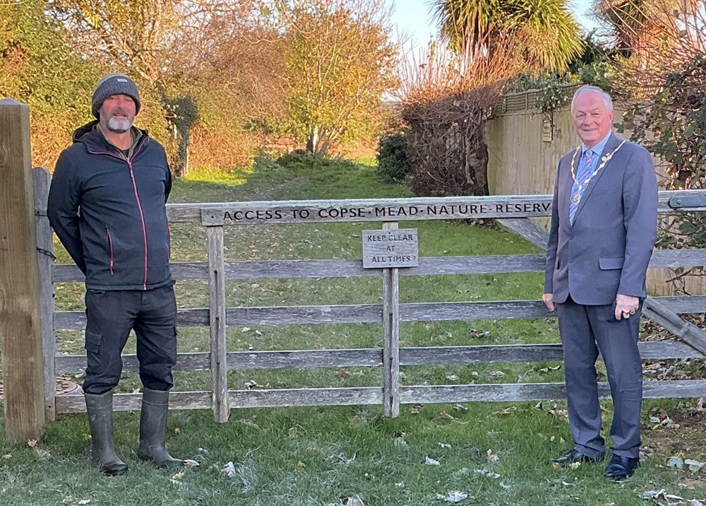 NEW GATE INSTALLED AND SHEEP RETURN TO COPSE MEAD NATURE RESERVE IN LAKE