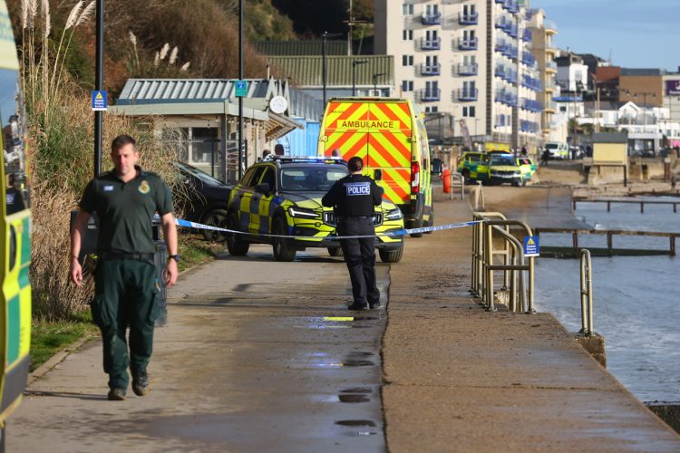 UPDATED: POLICE CORDONS IN PLACE AFTER CLIFF TOP INCIDENT IN THE BAY