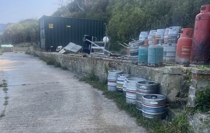 NEW ‘SMART’ BEACH HUTS TO BE BUILT AT PILOTS POINT IN TOTLAND