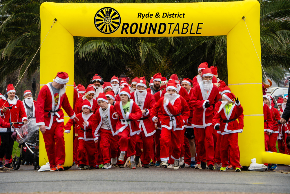 SANTAS TO DESCEND ON RYDE SEAFRONT FOR FAMILY-FRIENDLY FESTIVE DASH THIS DECEMBER