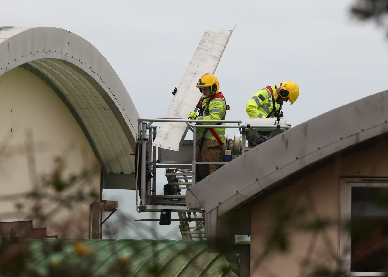 ESPLANADE CORDON AS METAL HANGS DANGEROUSLY FROM TALLEST BUILDING