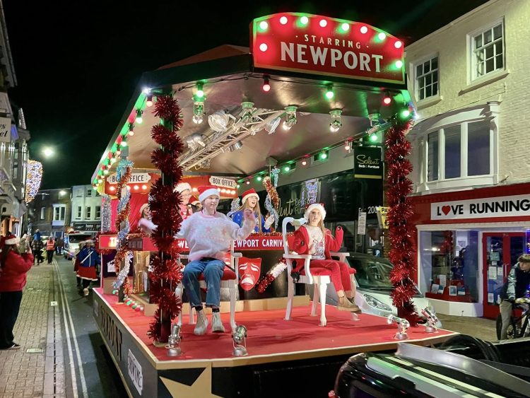 NEWPORT CHRISTMAS CARNIVAL DRAWS HUGE CROWDS DESPITE FREEZING CONDITIONS