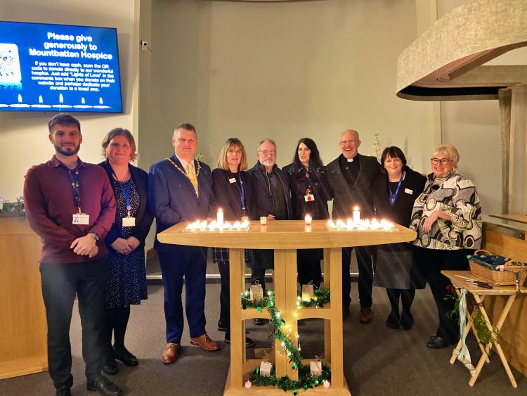 ISLE OF WIGHT FAMILIES UNITE IN REMEMBRANCE AT LIGHTS OF LOVE SERVICE