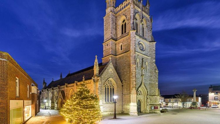 MOUNTBATTEN TO HOST EVENING OF CHRISTMAS CAROLS AT NEWPORT MINSTER