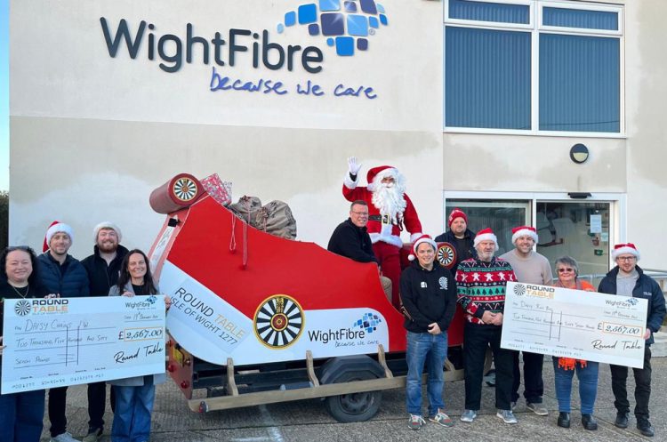 SANTA’S SLEIGH TOUR RAISES OVER £5,000 FOR LOCAL GOOD CAUSES