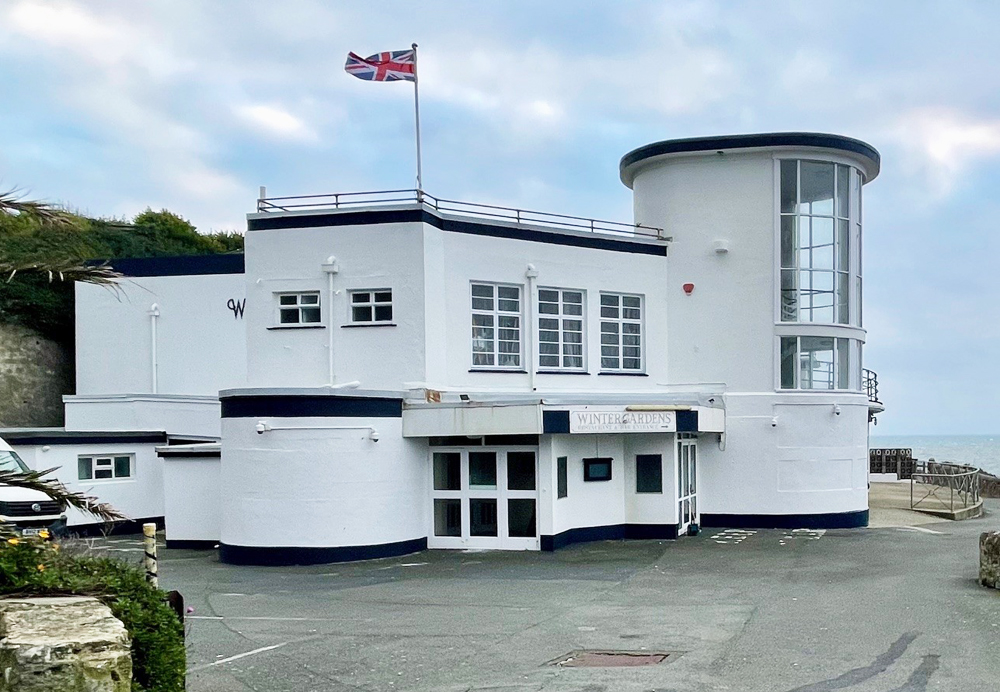 VENTNOR COMMUNITY TAKES STEP TOWARDS SECURING WINTER GARDENS