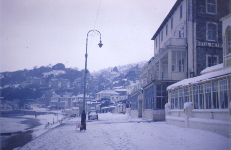 WHEN THE ISLE OF WIGHT GROUND TO A HALT IN THE BIG FREEZE OF 1963