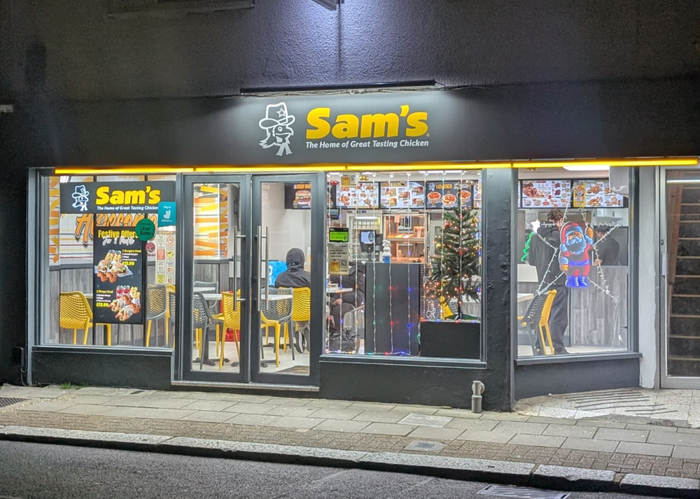 PLANNING REFUSAL ISSUED FOR ALREADY-INSTALLED SIGNAGE AT NEWPORT’S SAM’S CHICKEN