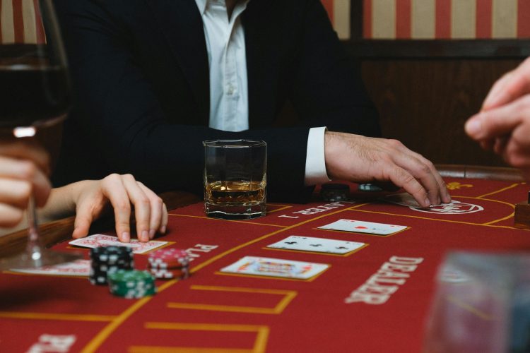 ISLE OF WIGHT EMBRACES ONLINE CASINO CULTURE AS SOCIAL GAMING TRENDS TAKE CENTRE STAGE